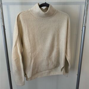 Abercrombie turtleneck sweater cream Size Large
